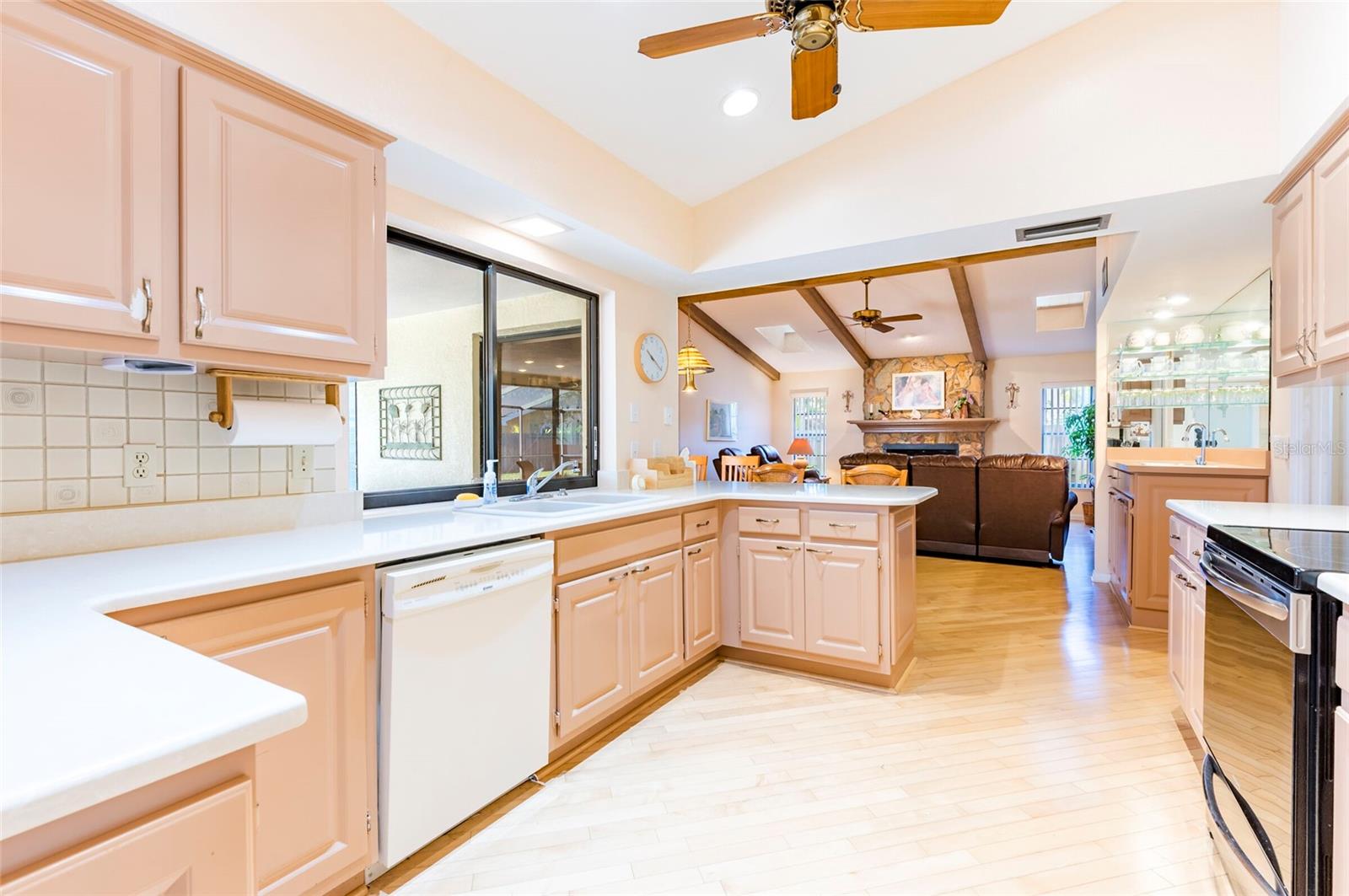 Listing photo id 13 for 1589 Ridge Top Way