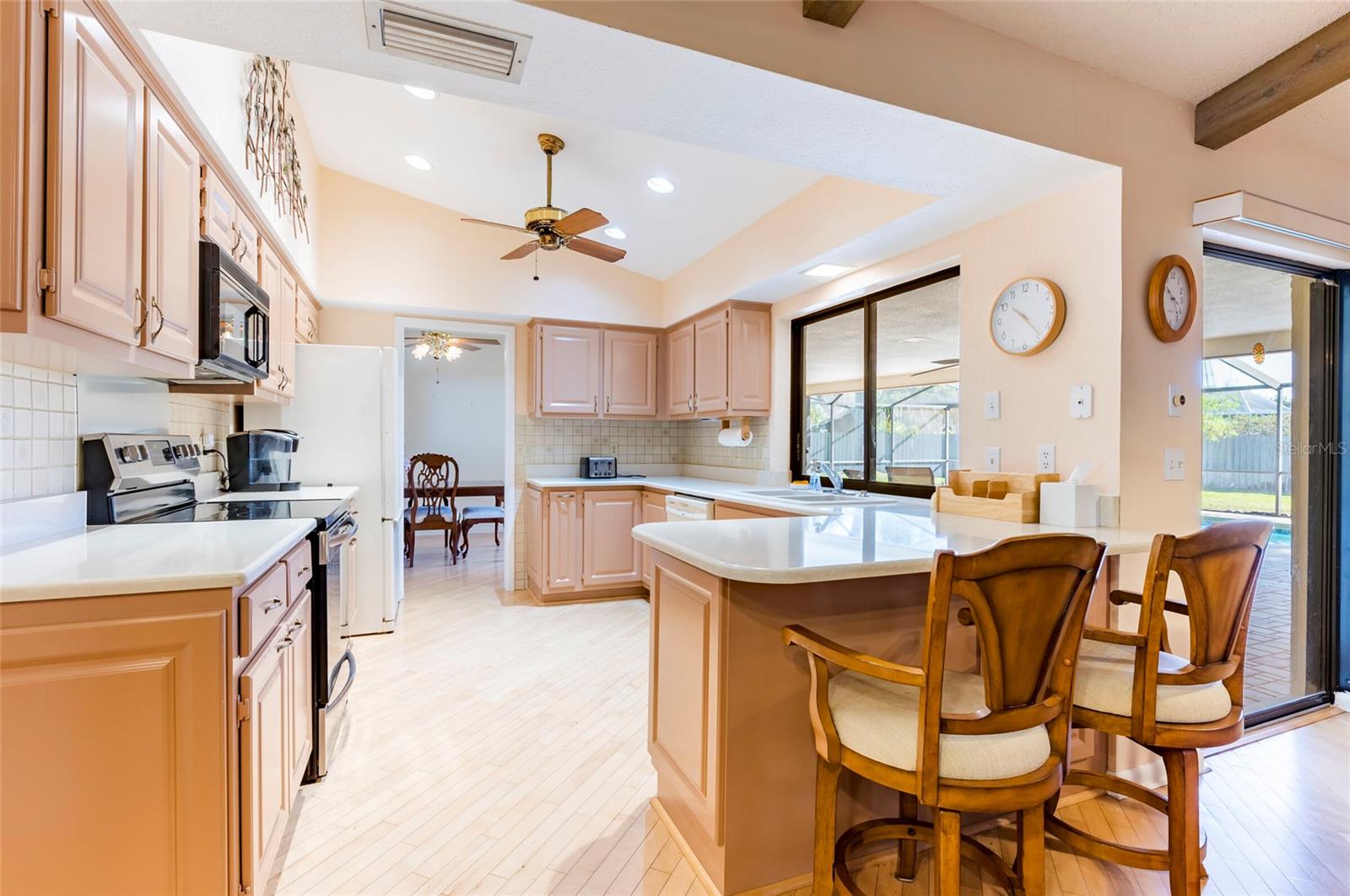 Listing photo id 15 for 1589 Ridge Top Way