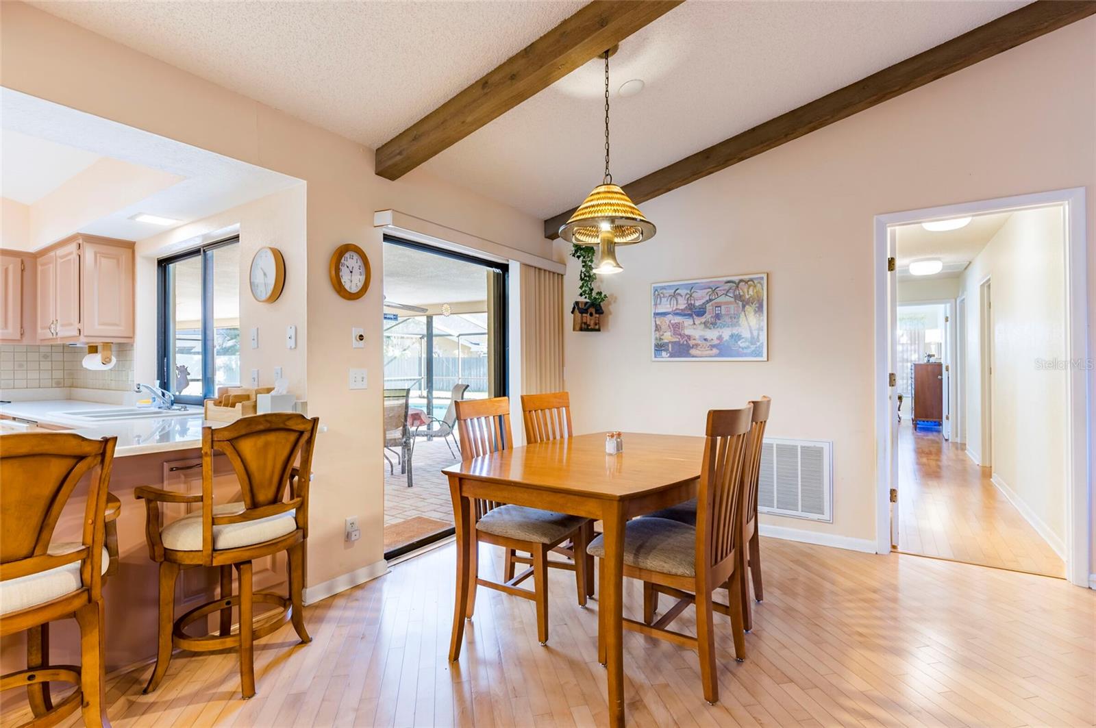 Listing photo id 18 for 1589 Ridge Top Way