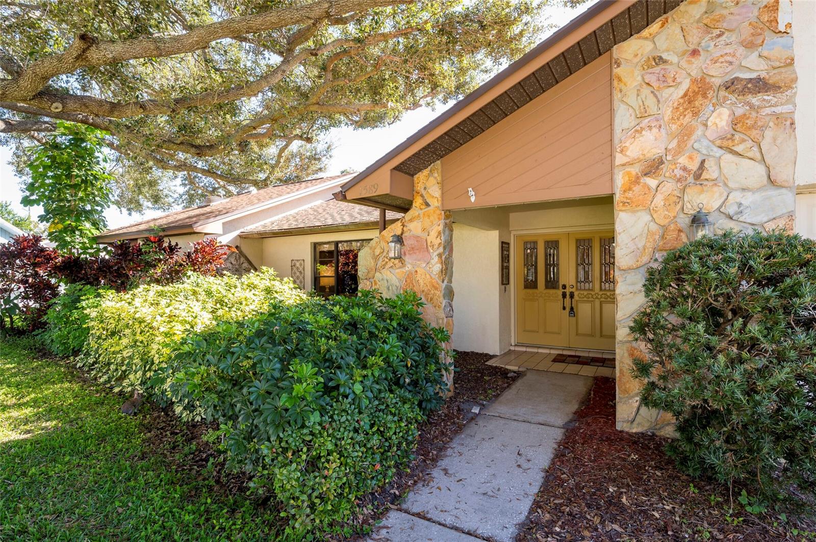 Listing photo id 1 for 1589 Ridge Top Way