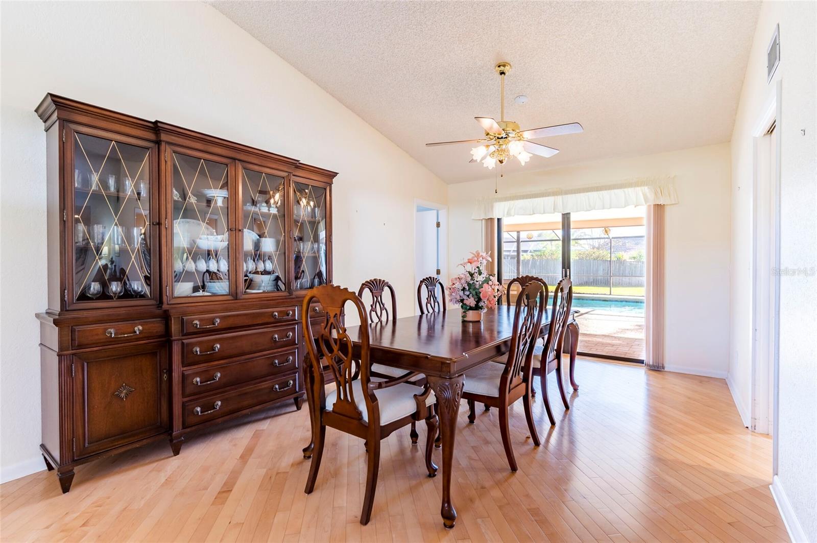 Listing photo id 6 for 1589 Ridge Top Way