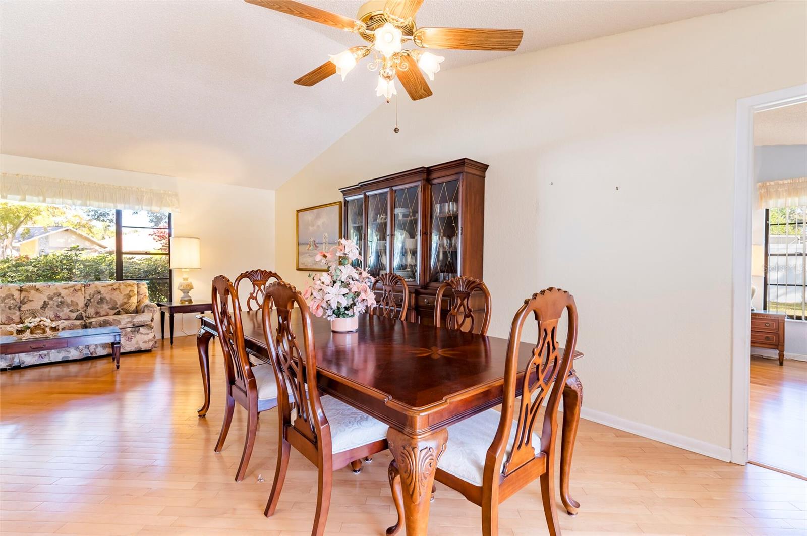 Listing photo id 7 for 1589 Ridge Top Way