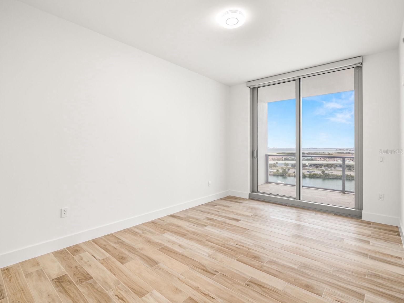 Image 14 of 37 For 5120 Marina Way 10001