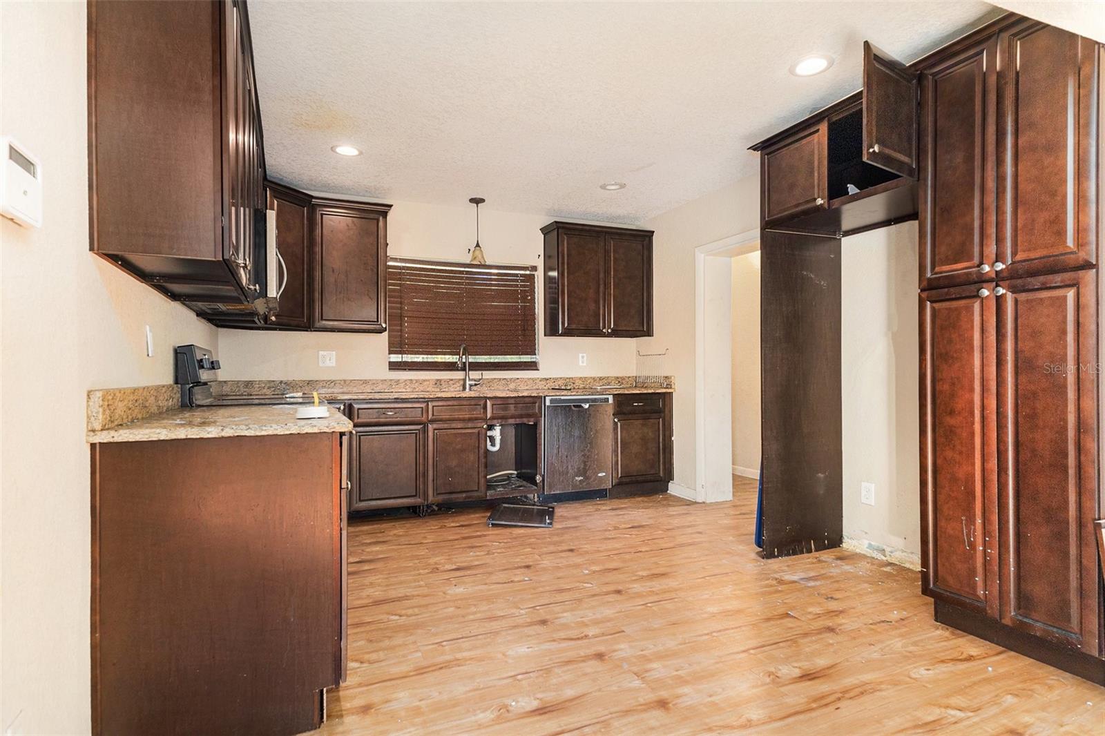 Image 12 of 30 For 625 Avenue D Ne