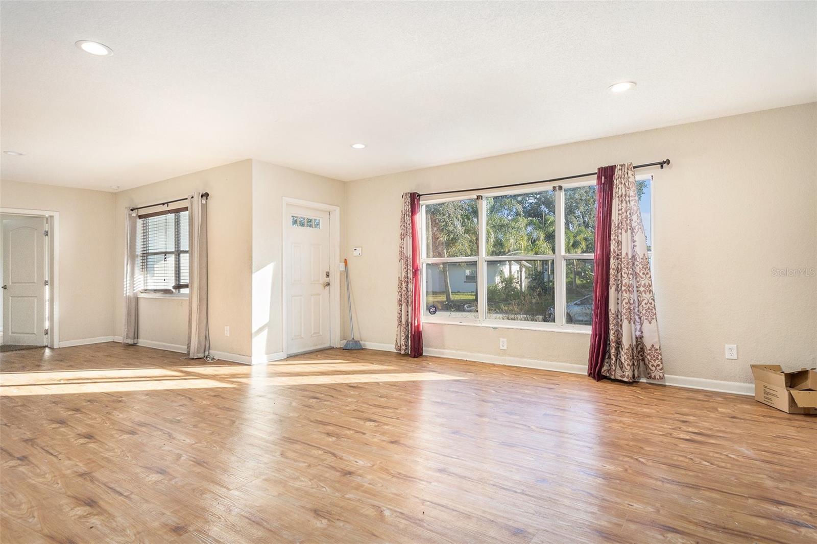 Image 4 of 30 For 625 Avenue D Ne