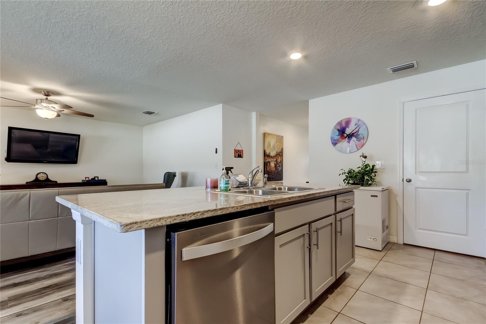 Image 21 of 43 For 1905 Blue Stream Street