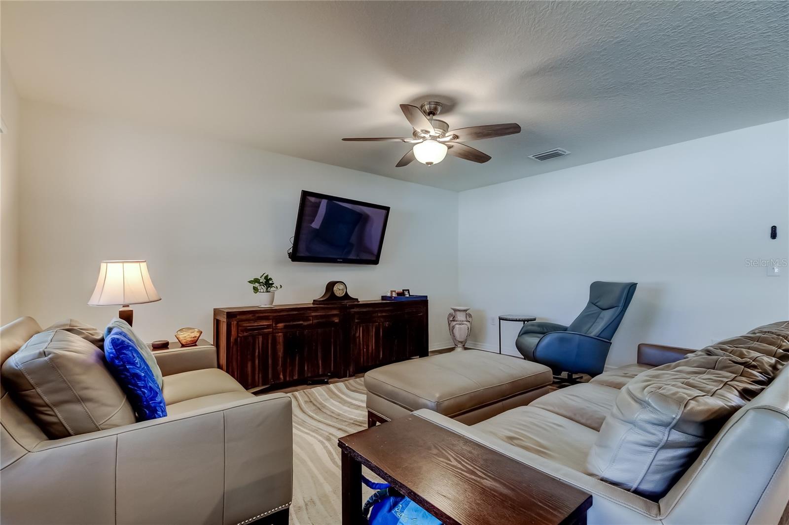 Image 23 of 43 For 1905 Blue Stream Street