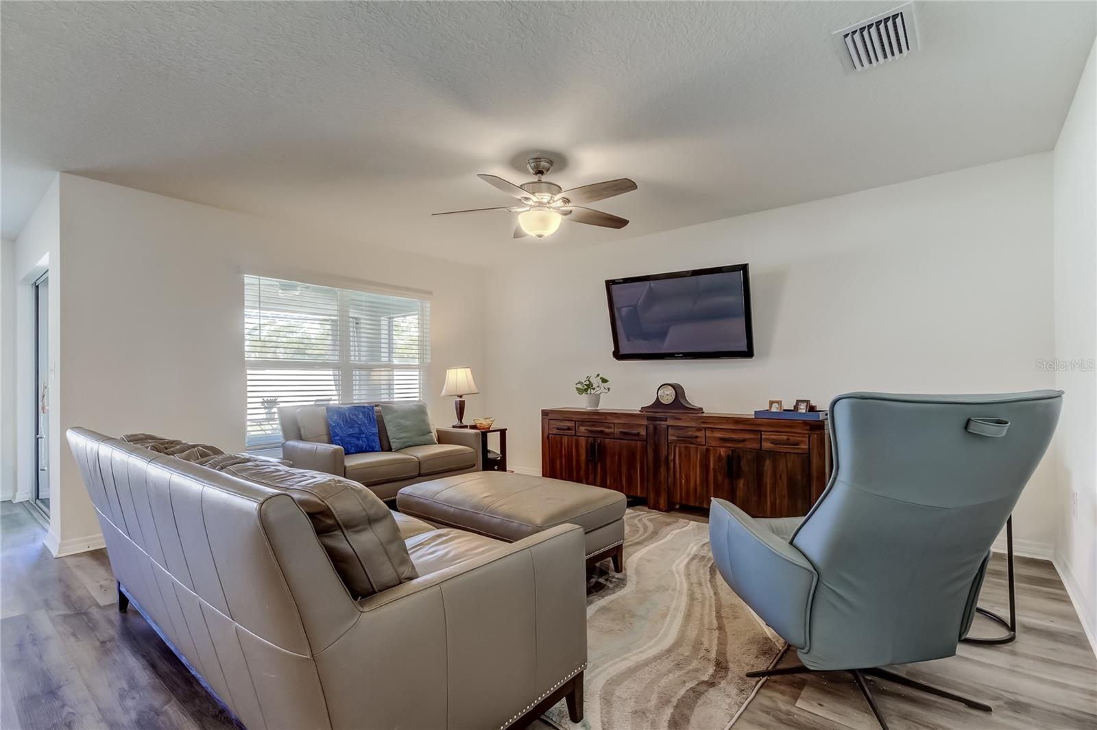 Image 24 of 43 For 1905 Blue Stream Street