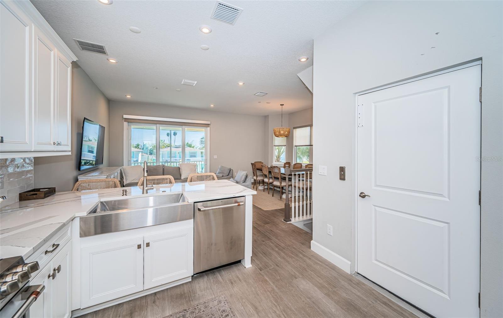 Image 16 of 46 For 2509 Coral Court