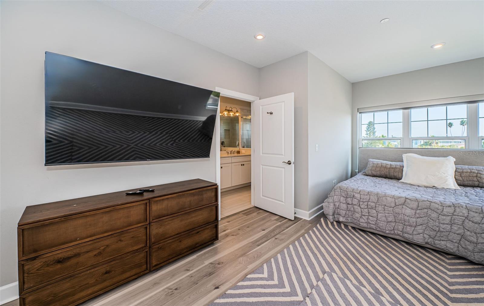 Image 21 of 46 For 2509 Coral Court