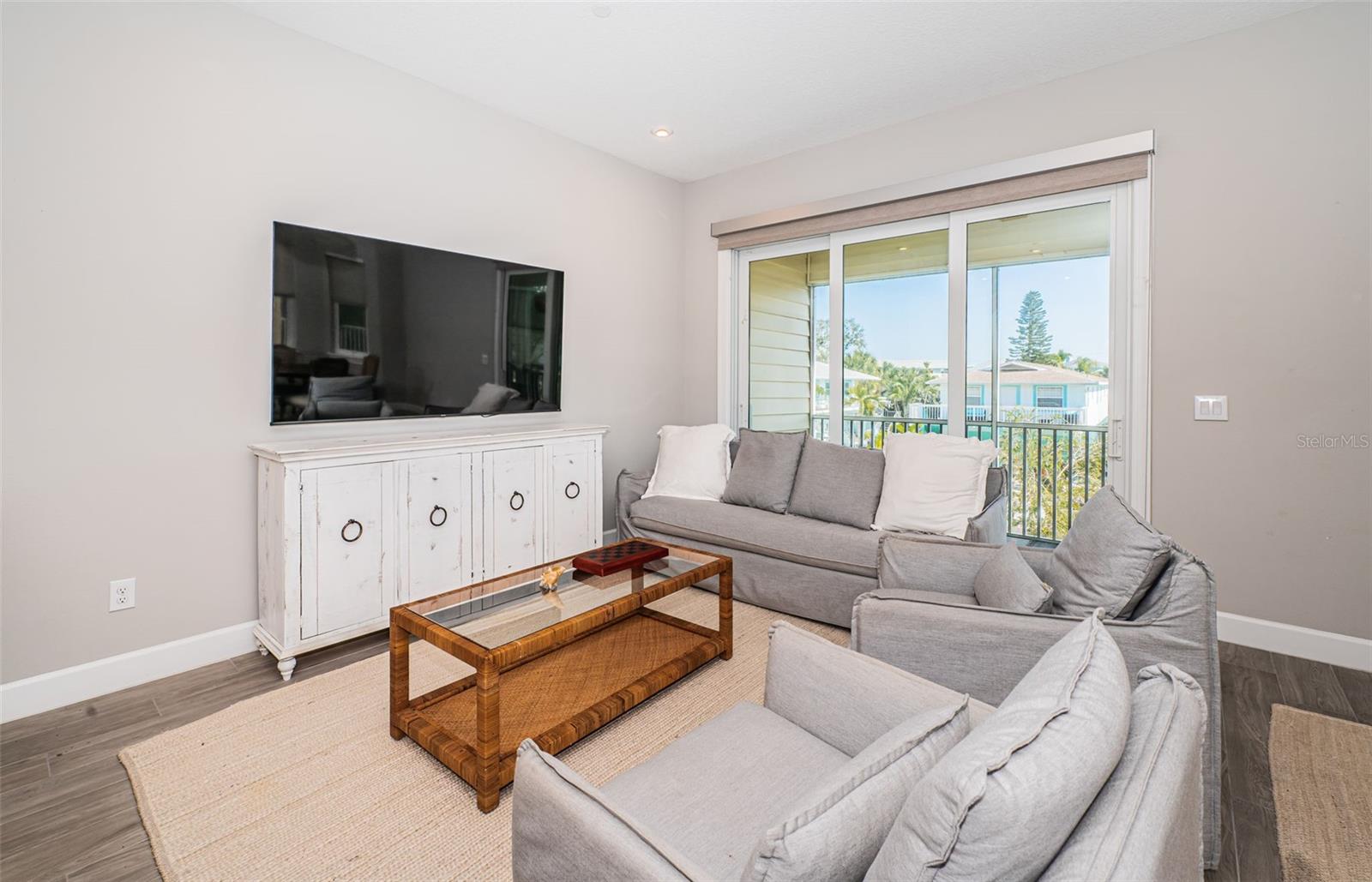 Image 9 of 46 For 2509 Coral Court