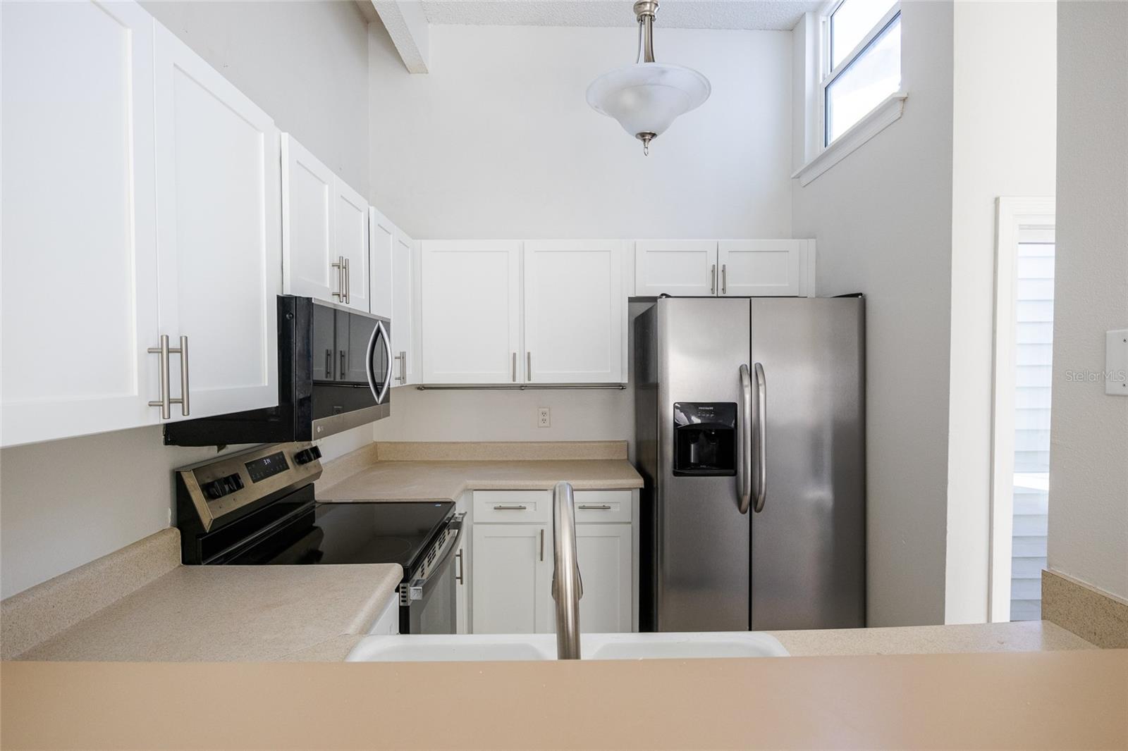 Image 11 of 27 For 4312 Venice Drive