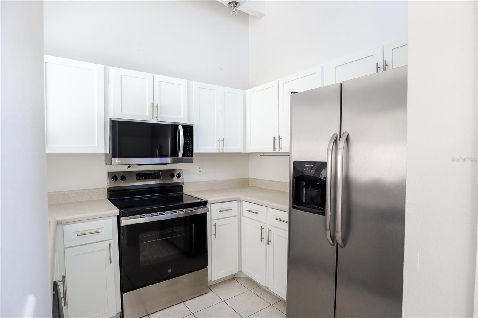 Image 12 of 27 For 4312 Venice Drive