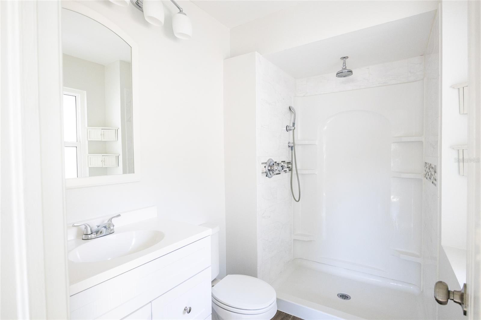 Image 15 of 27 For 4312 Venice Drive