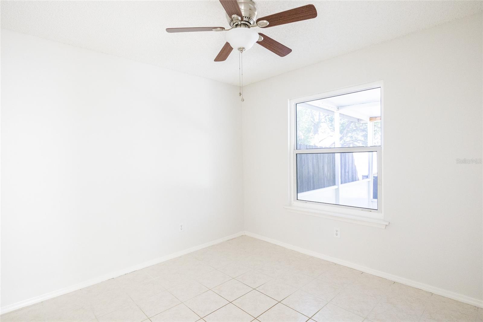 Image 17 of 27 For 4312 Venice Drive