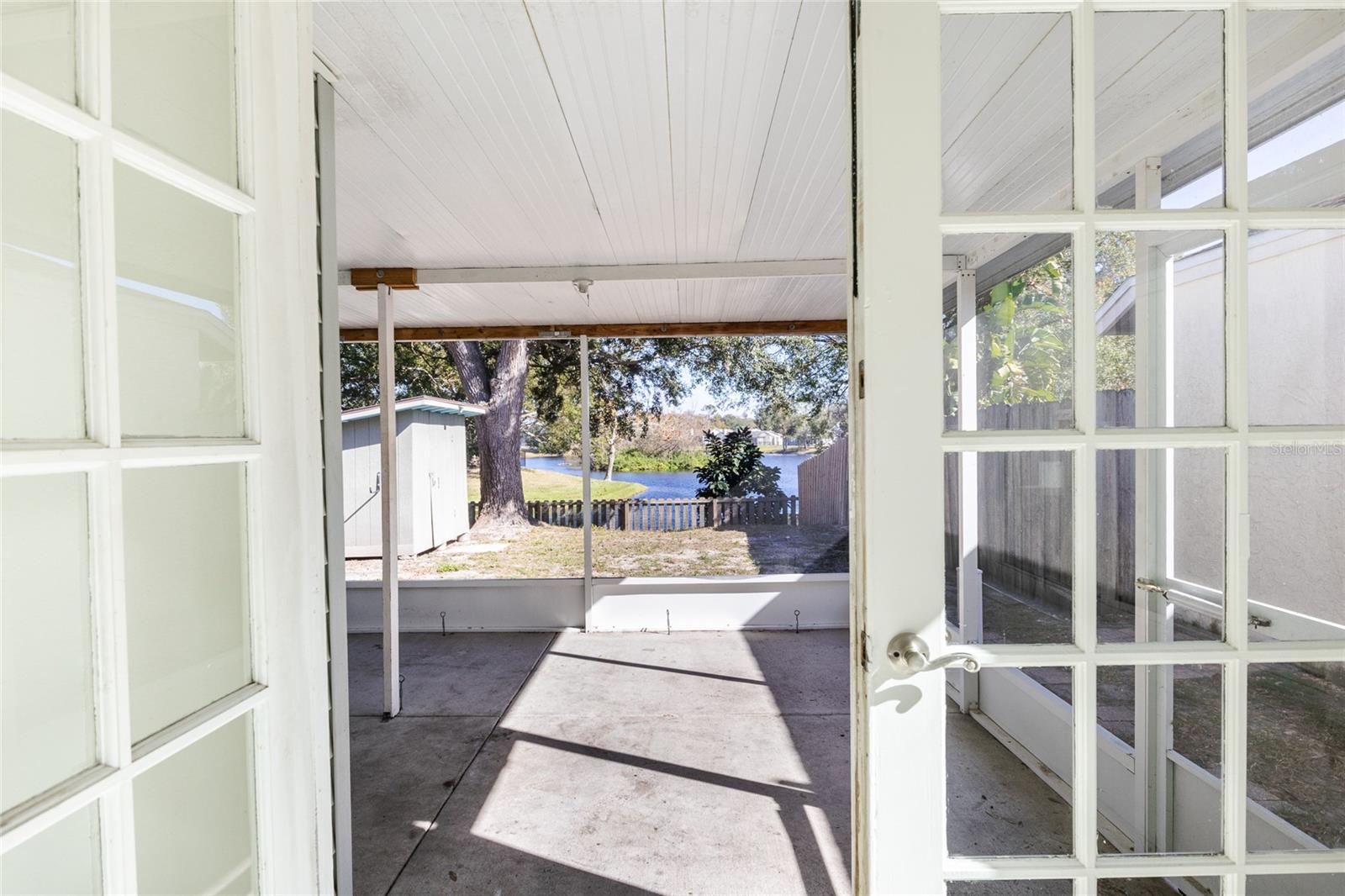 Image 21 of 27 For 4312 Venice Drive