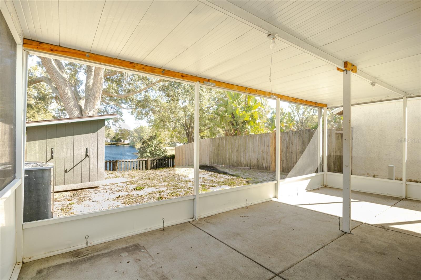 Image 22 of 27 For 4312 Venice Drive