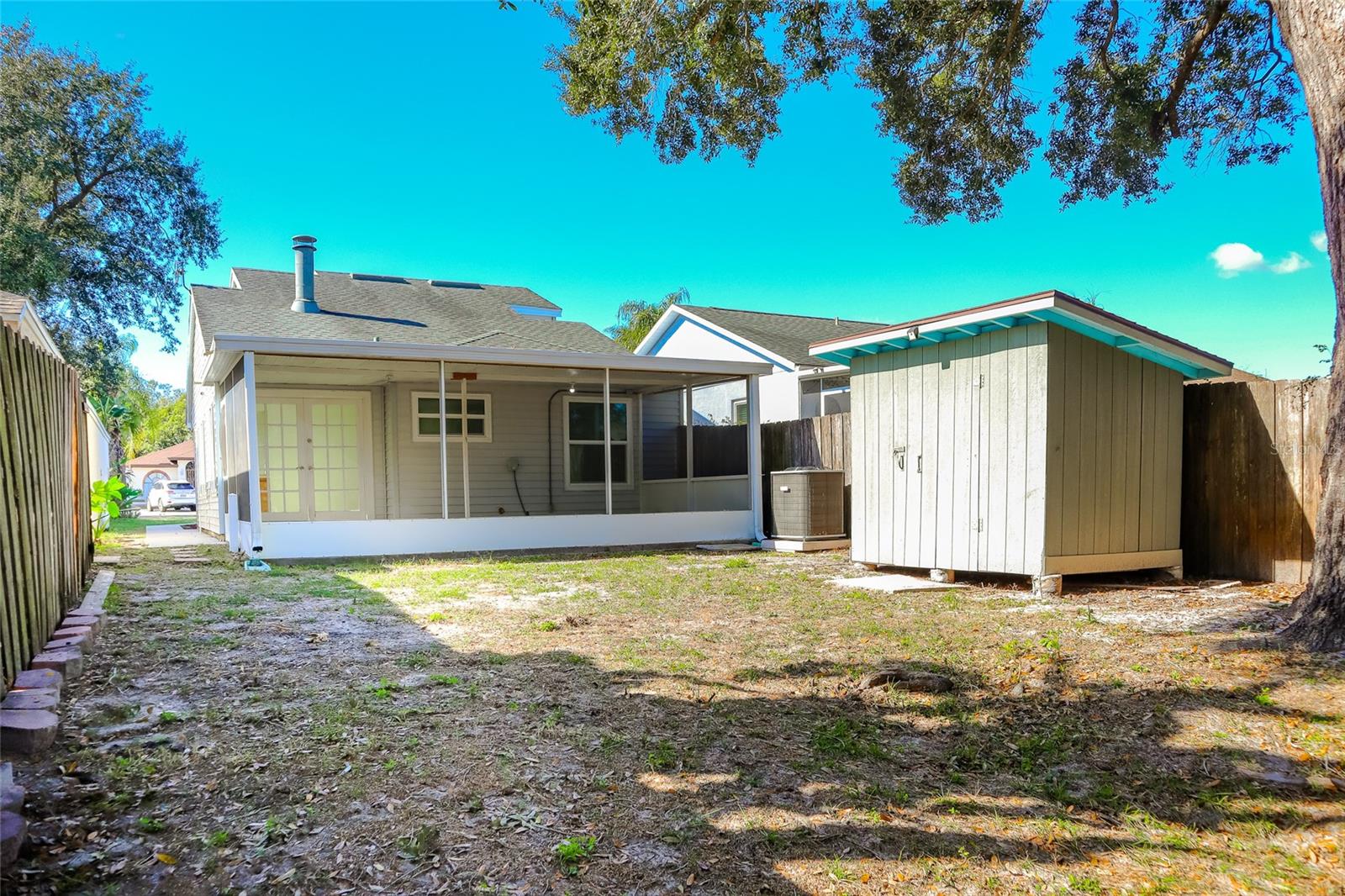 Image 25 of 27 For 4312 Venice Drive