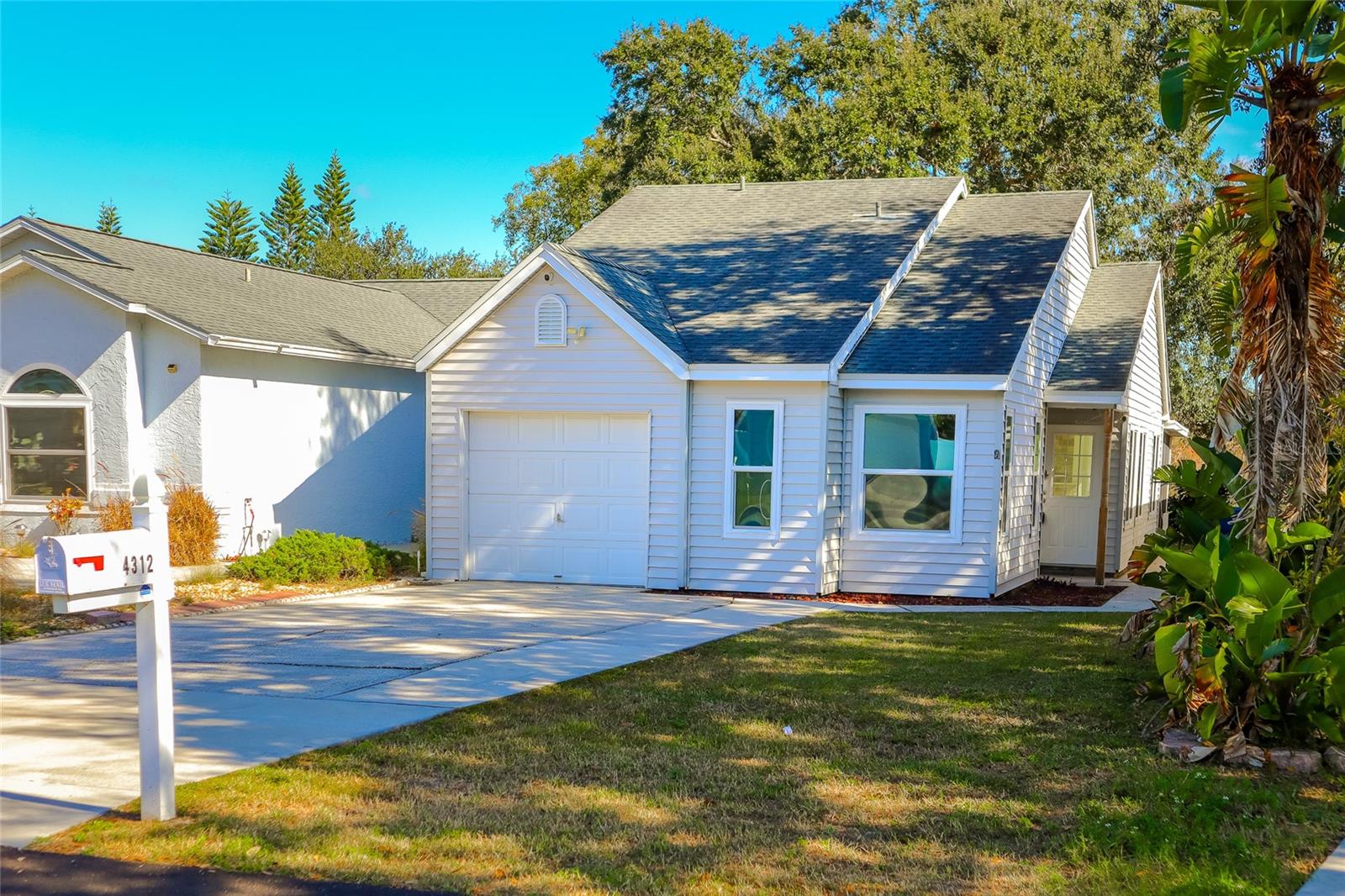 Image 6 of 27 For 4312 Venice Drive