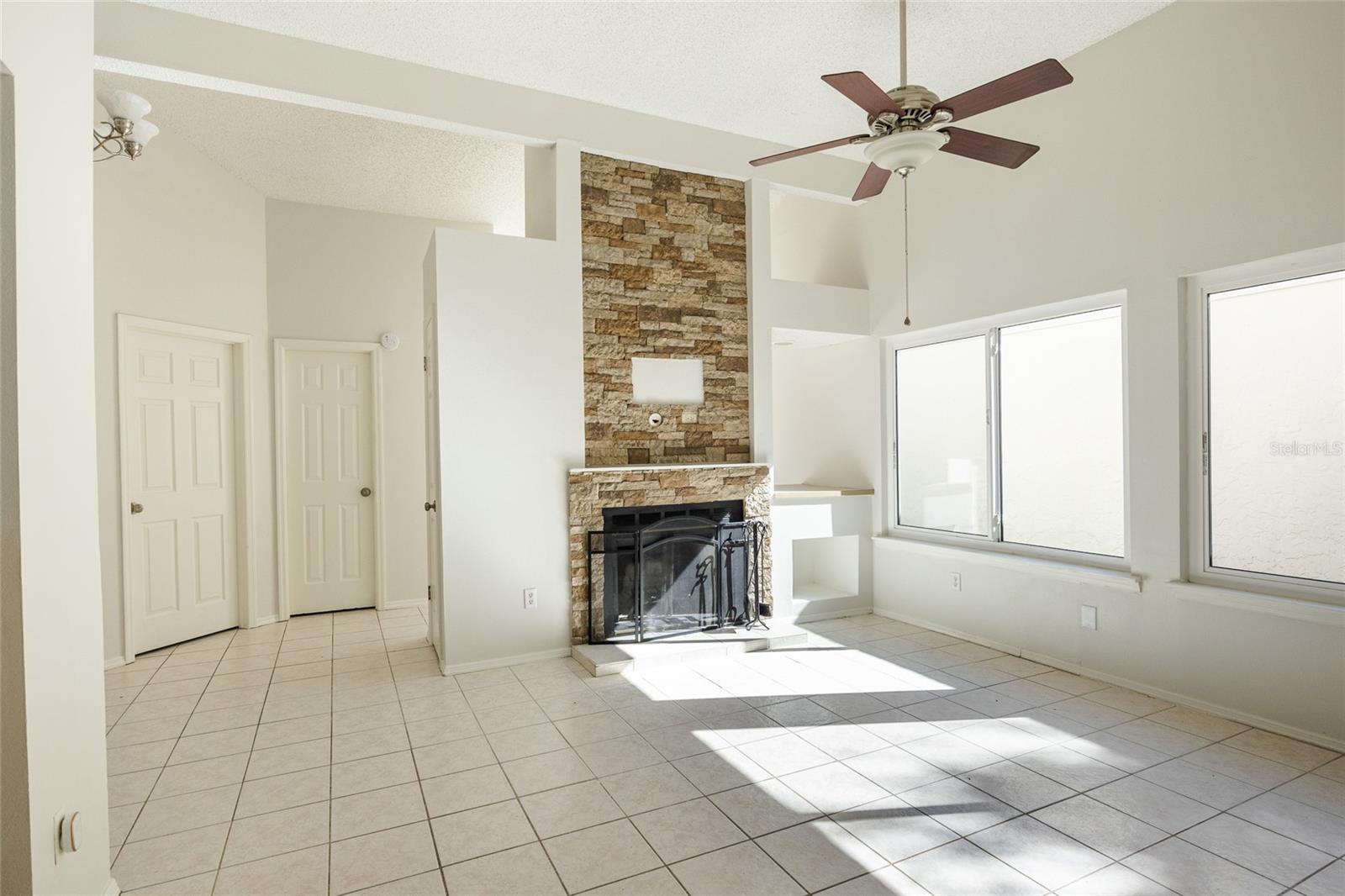 Image 9 of 27 For 4312 Venice Drive