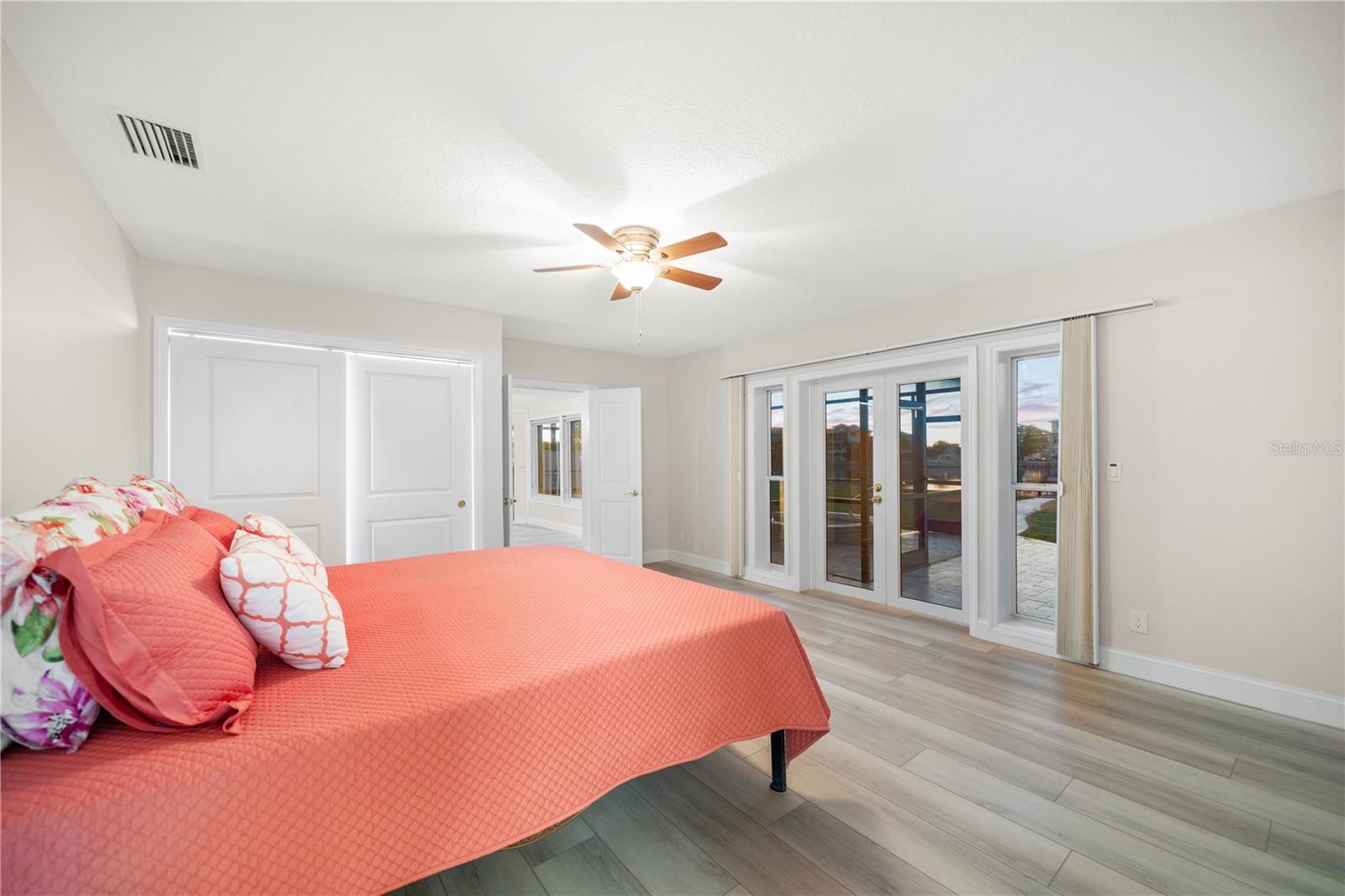 Image 12 of 38 For 402 Harbor View Lane