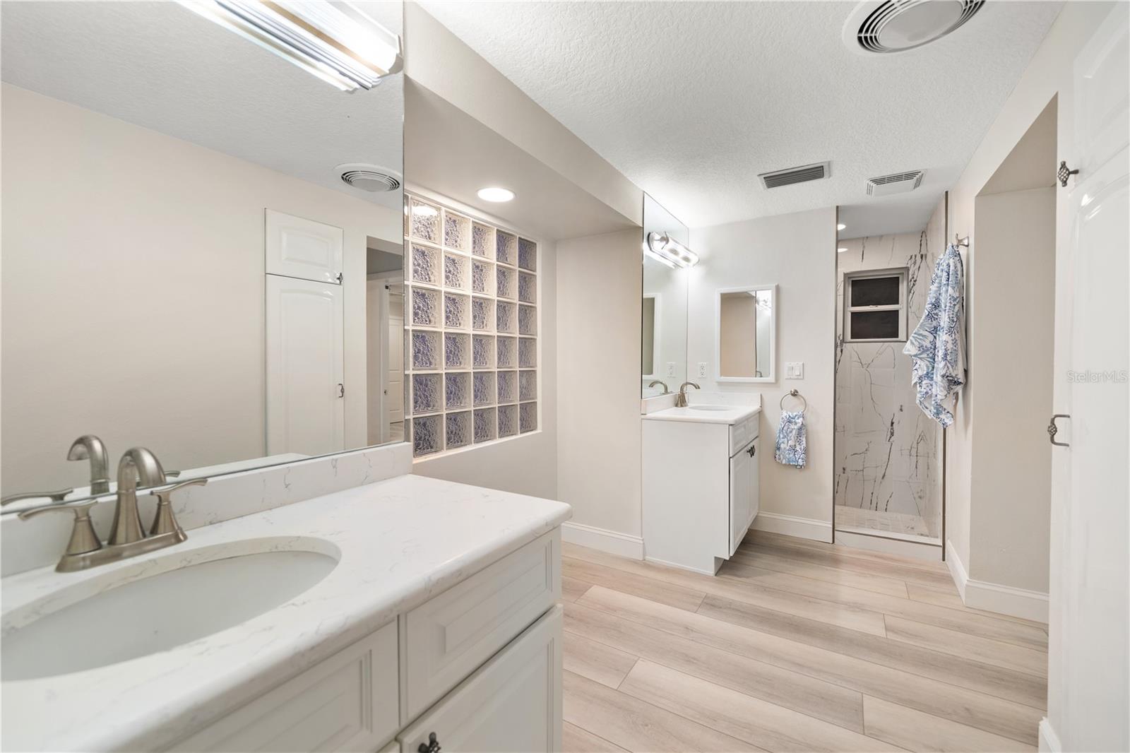 Image 14 of 38 For 402 Harbor View Lane