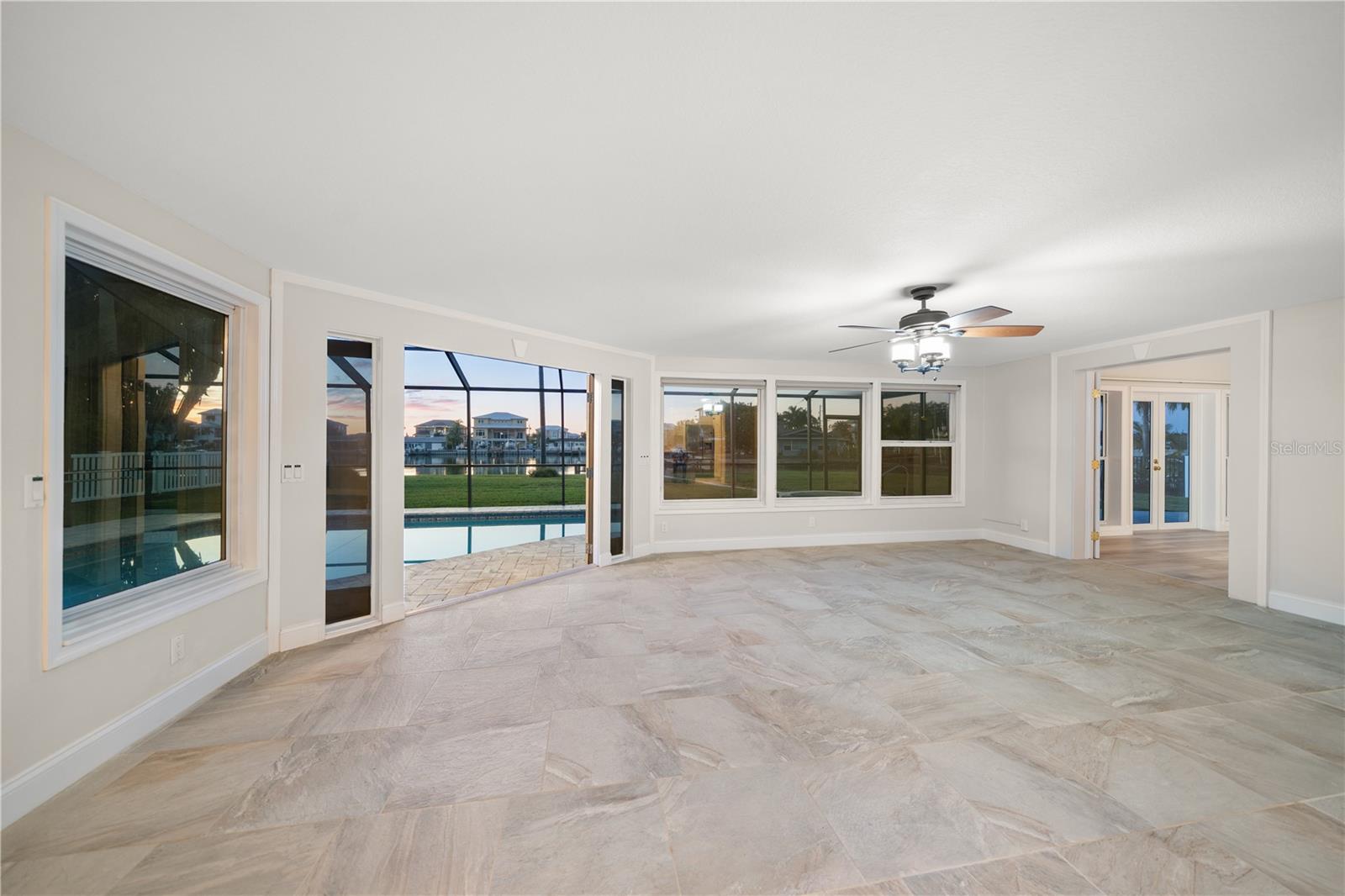 Image 24 of 38 For 402 Harbor View Lane