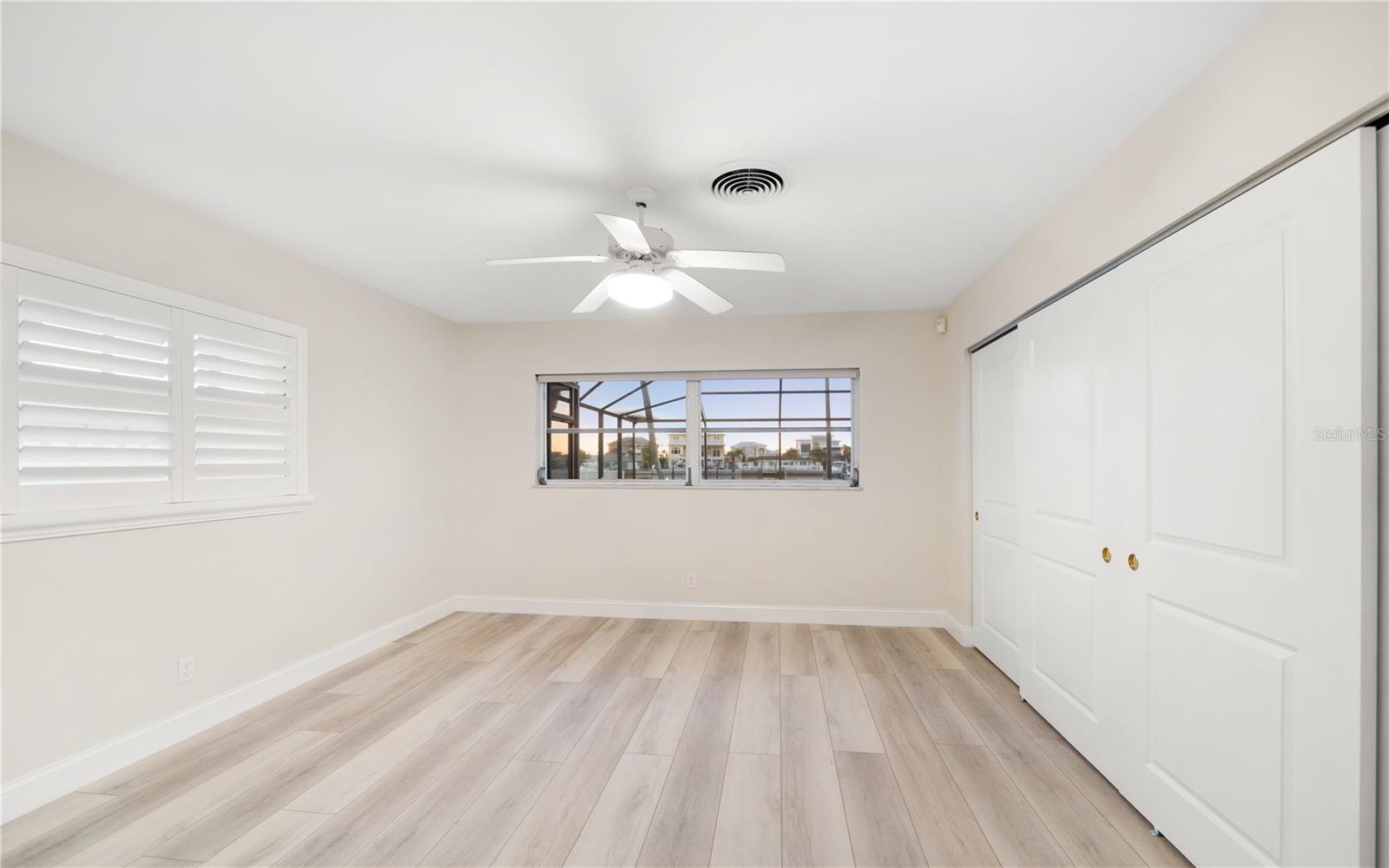 Image 27 of 38 For 402 Harbor View Lane