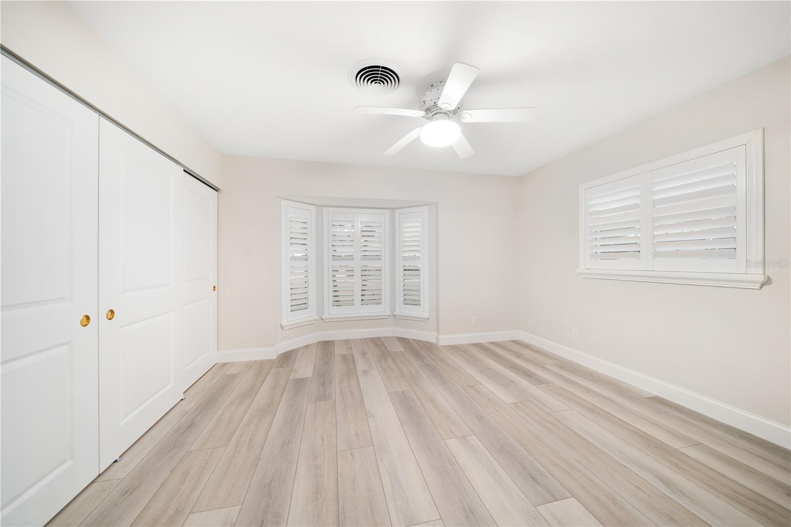 Image 28 of 38 For 402 Harbor View Lane