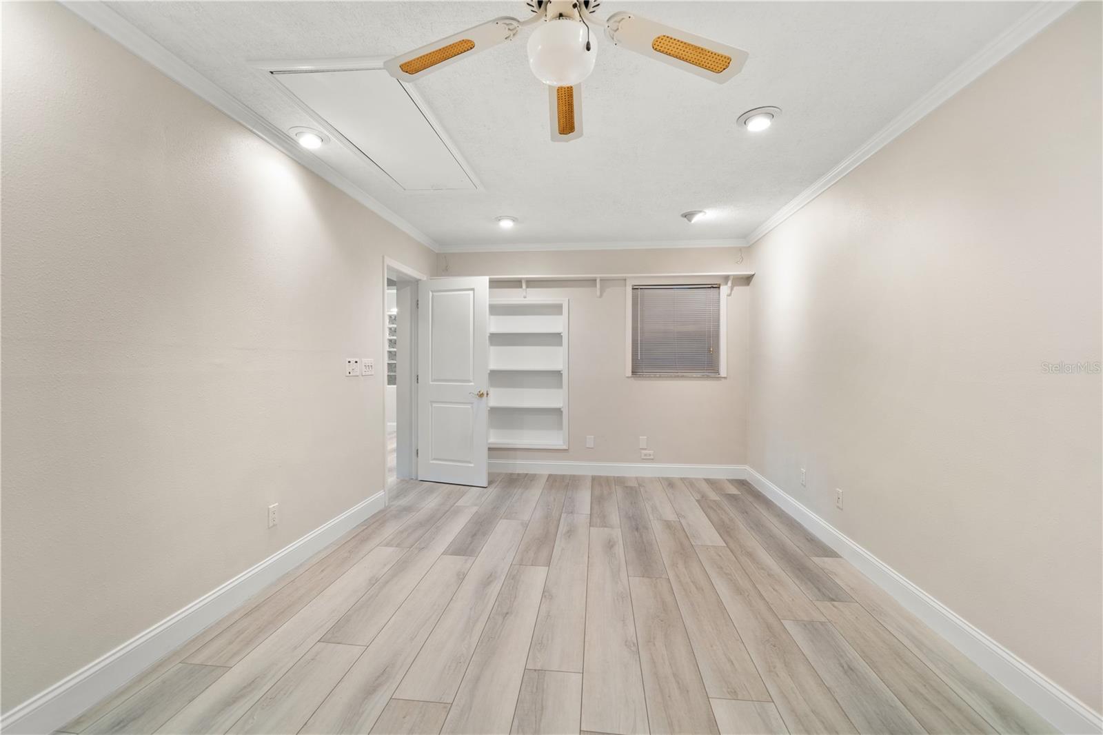 Image 29 of 38 For 402 Harbor View Lane