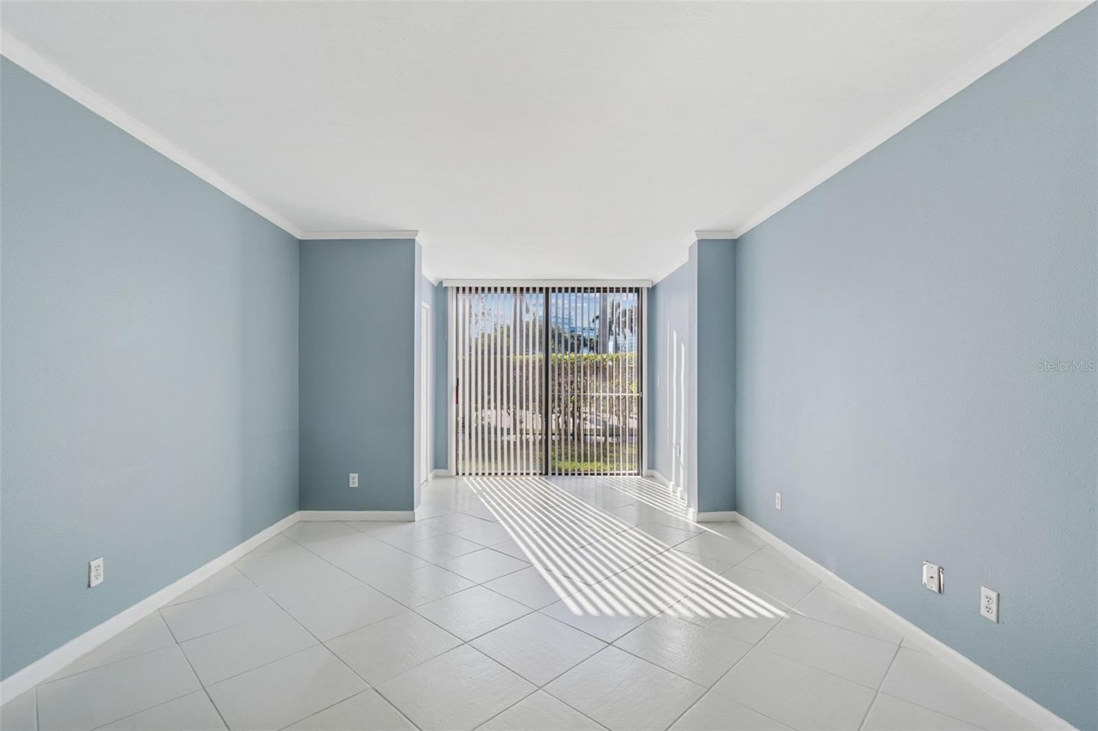 Image 10 of 47 For 2051 Skimmer Court W 114