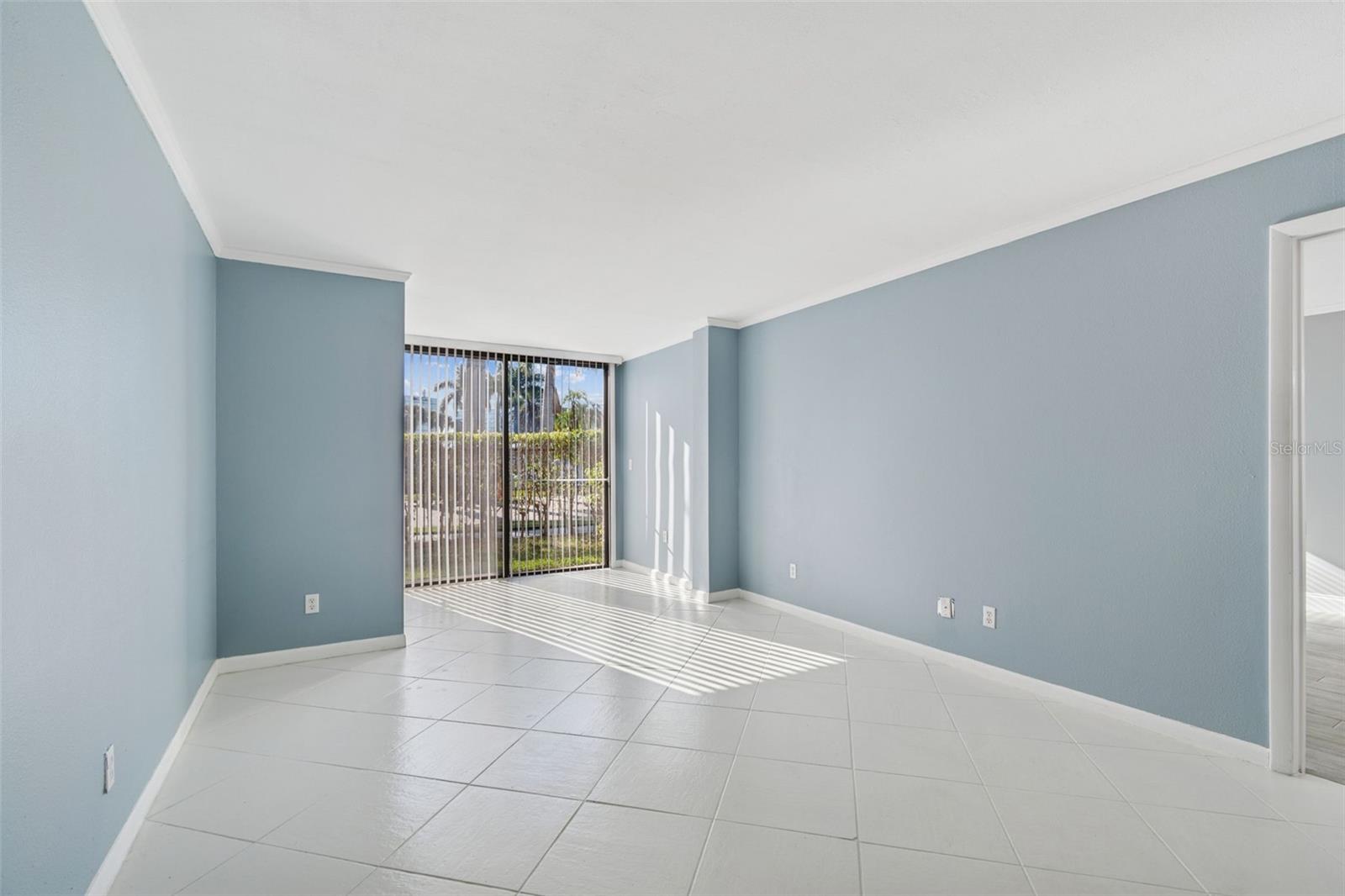 Image 11 of 47 For 2051 Skimmer Court W 114