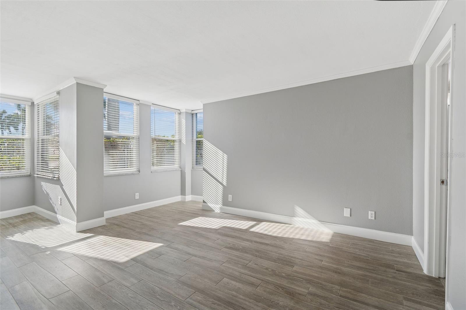 Image 21 of 47 For 2051 Skimmer Court W 114