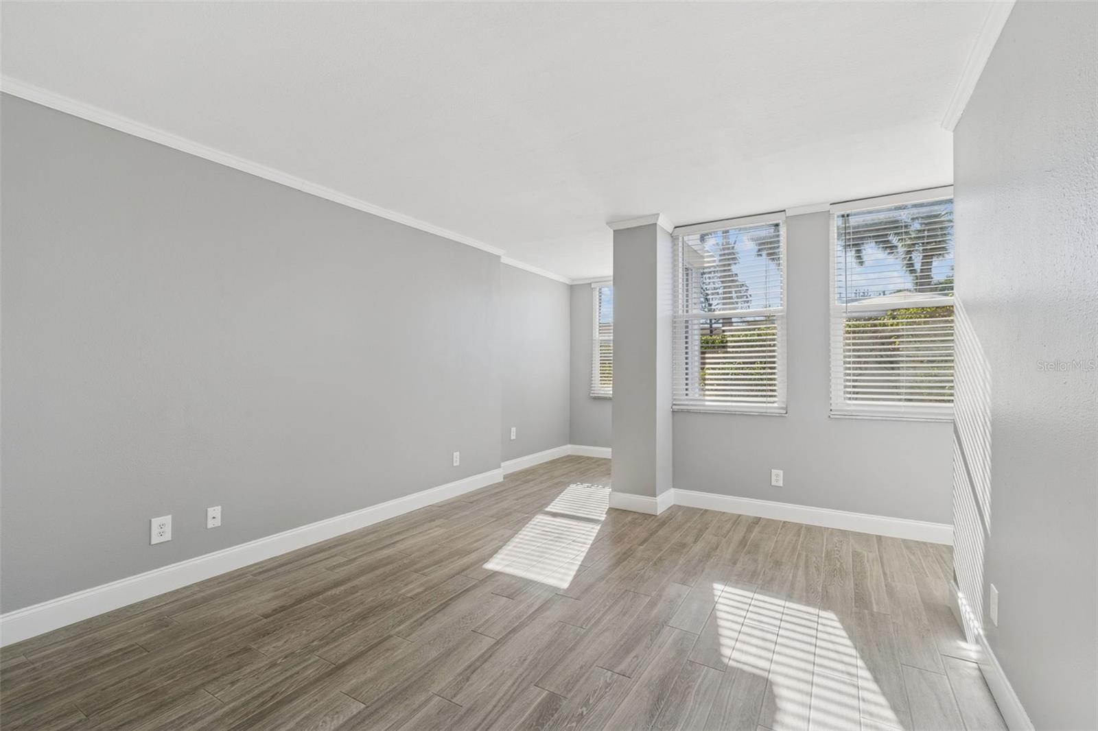 Image 22 of 47 For 2051 Skimmer Court W 114