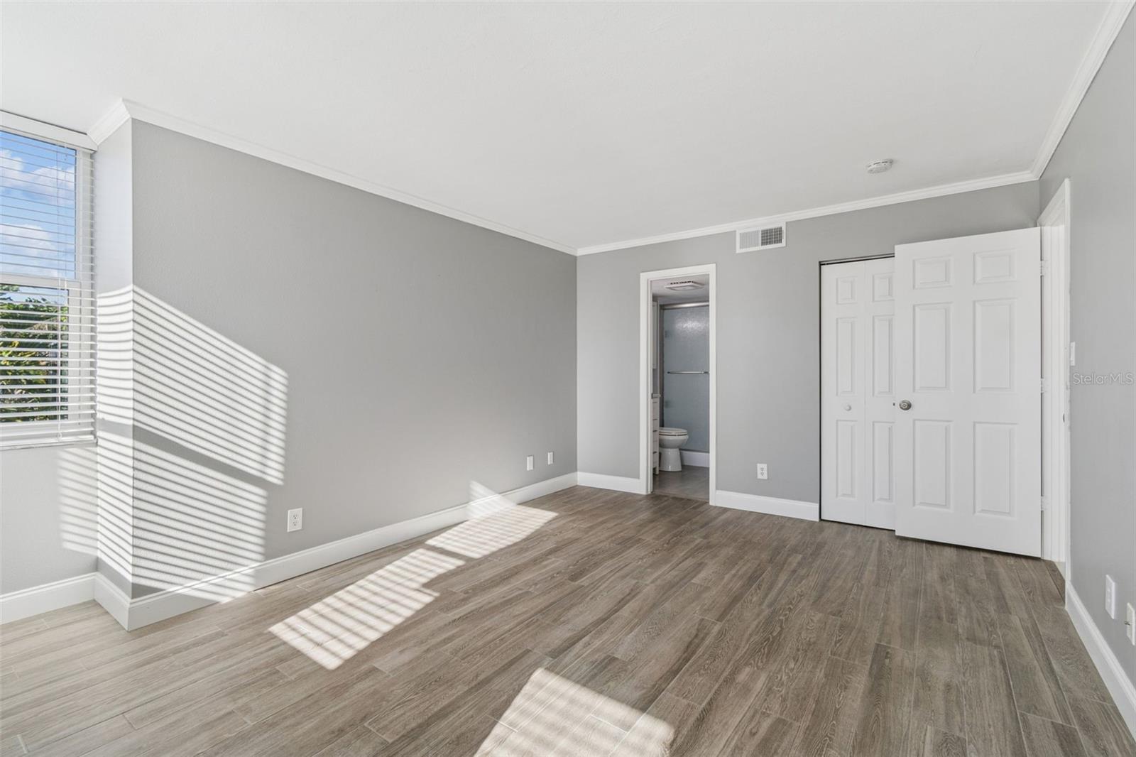 Image 23 of 47 For 2051 Skimmer Court W 114