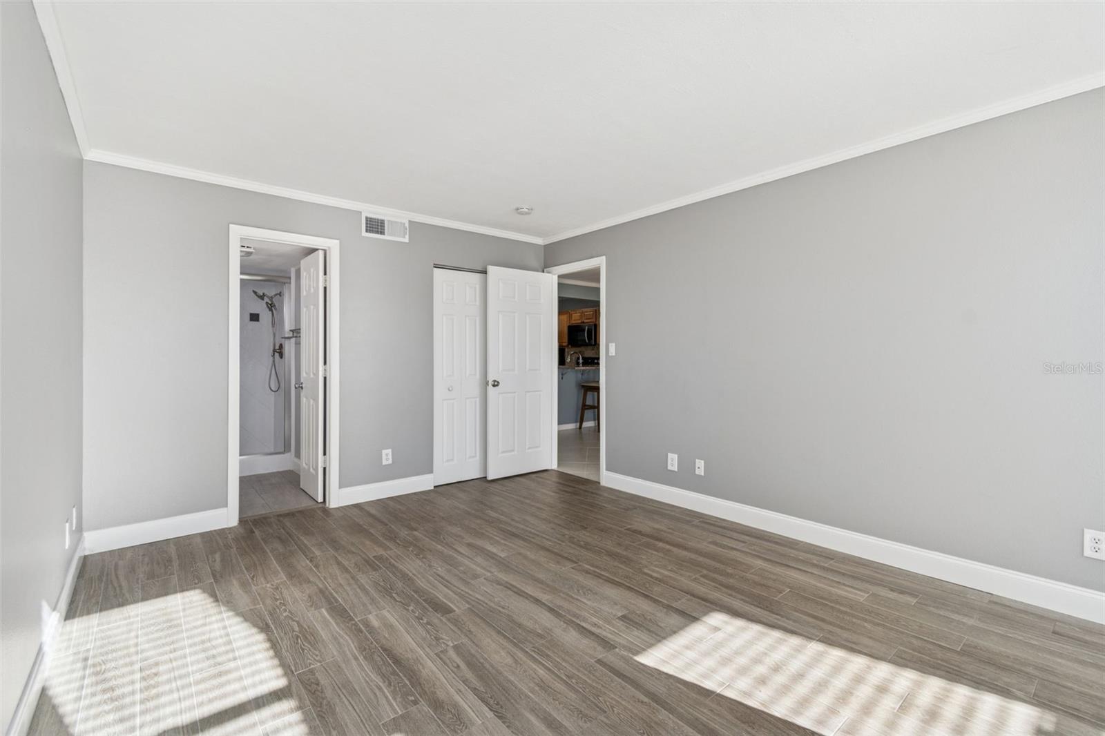 Image 25 of 47 For 2051 Skimmer Court W 114