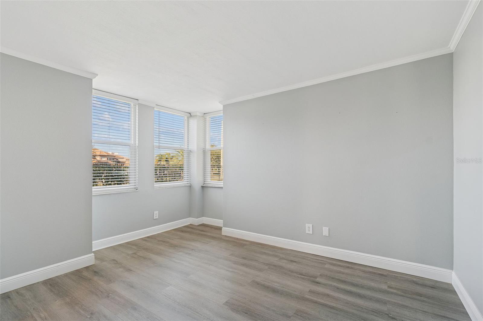 Image 30 of 47 For 2051 Skimmer Court W 114