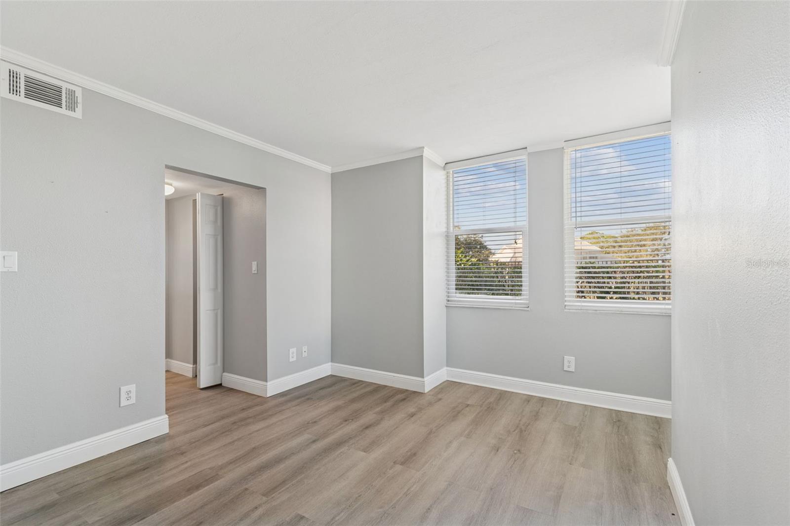 Image 31 of 47 For 2051 Skimmer Court W 114