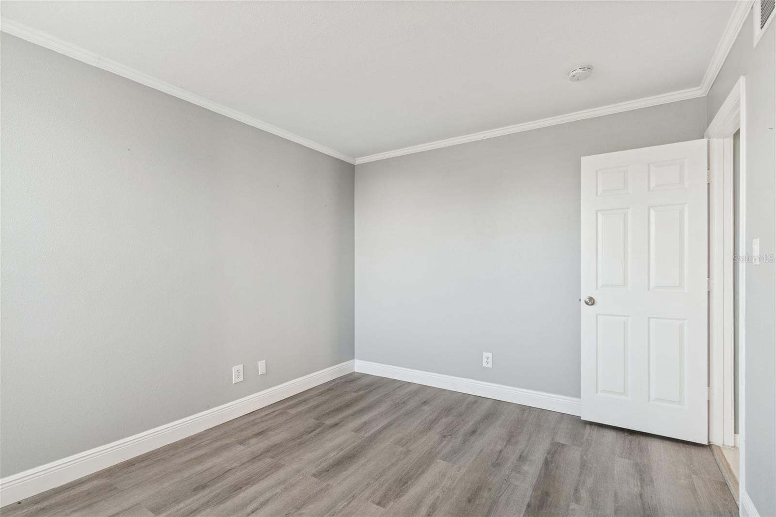 Image 32 of 47 For 2051 Skimmer Court W 114