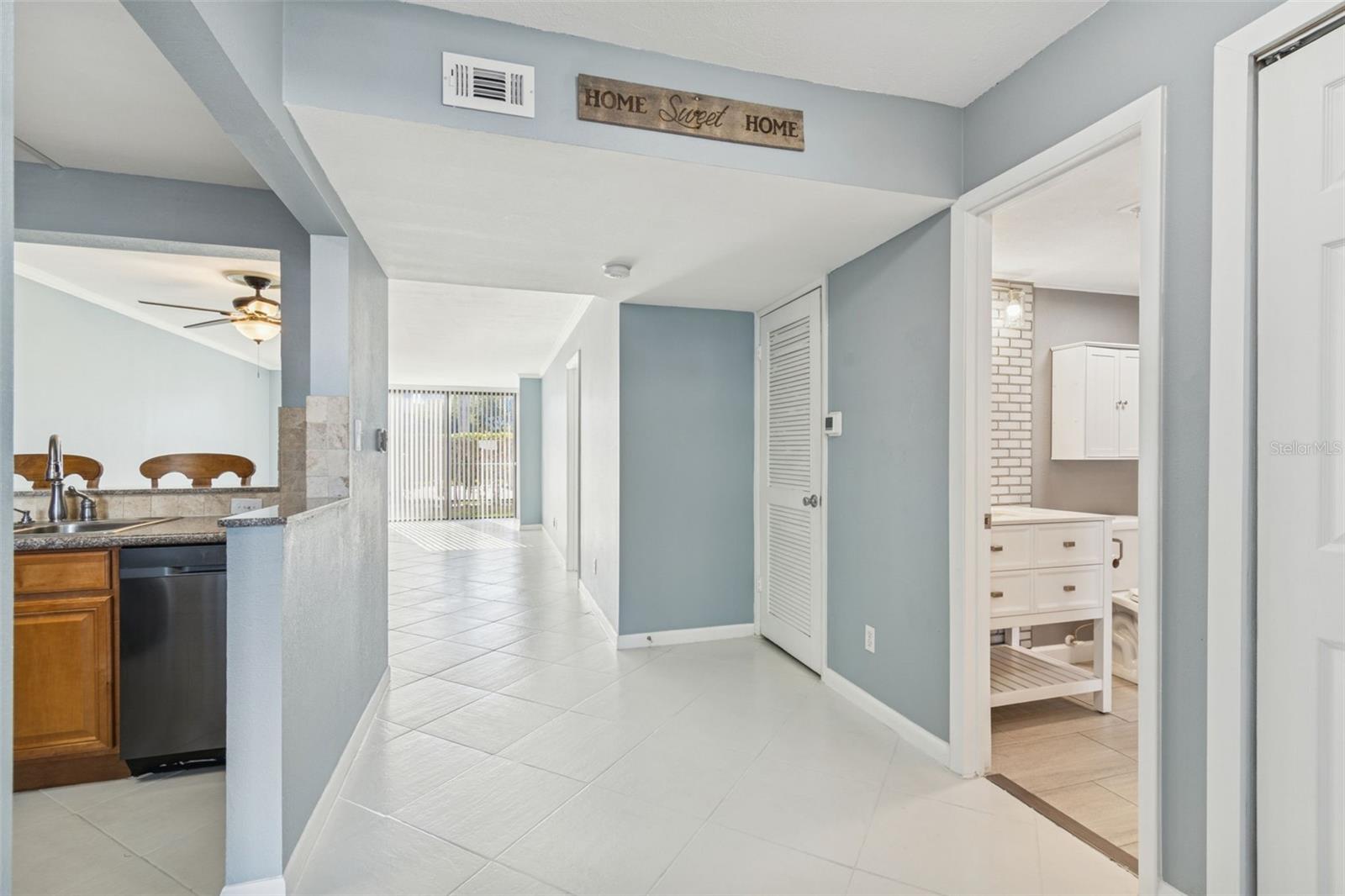 Image 4 of 47 For 2051 Skimmer Court W 114