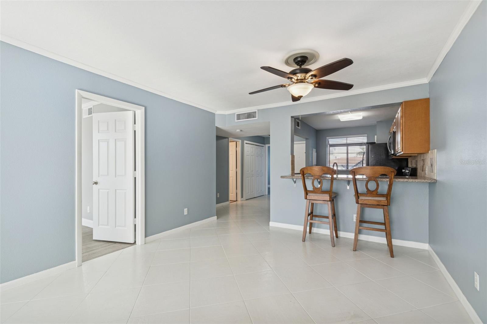 Image 7 of 47 For 2051 Skimmer Court W 114