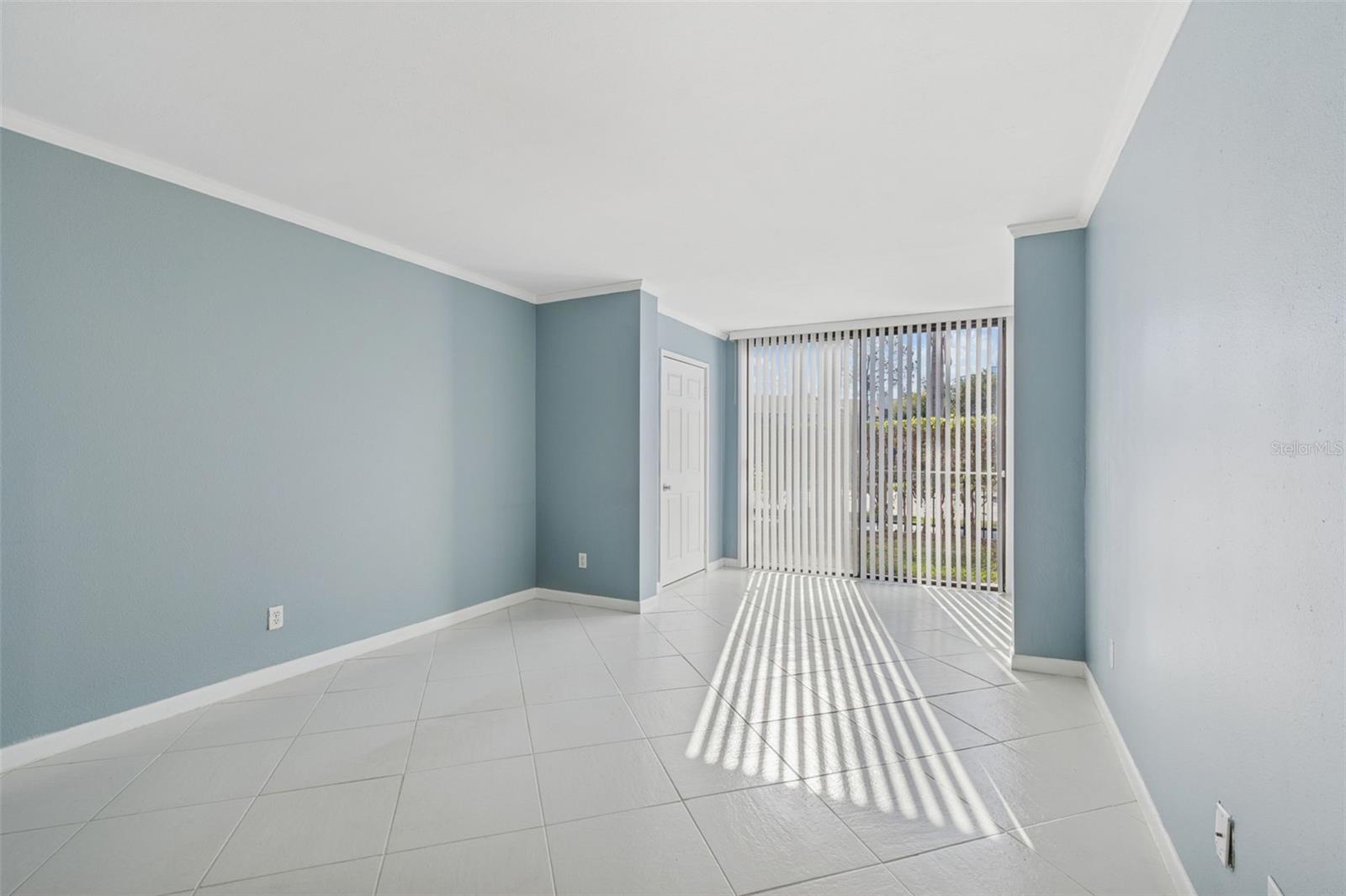 Image 9 of 47 For 2051 Skimmer Court W 114