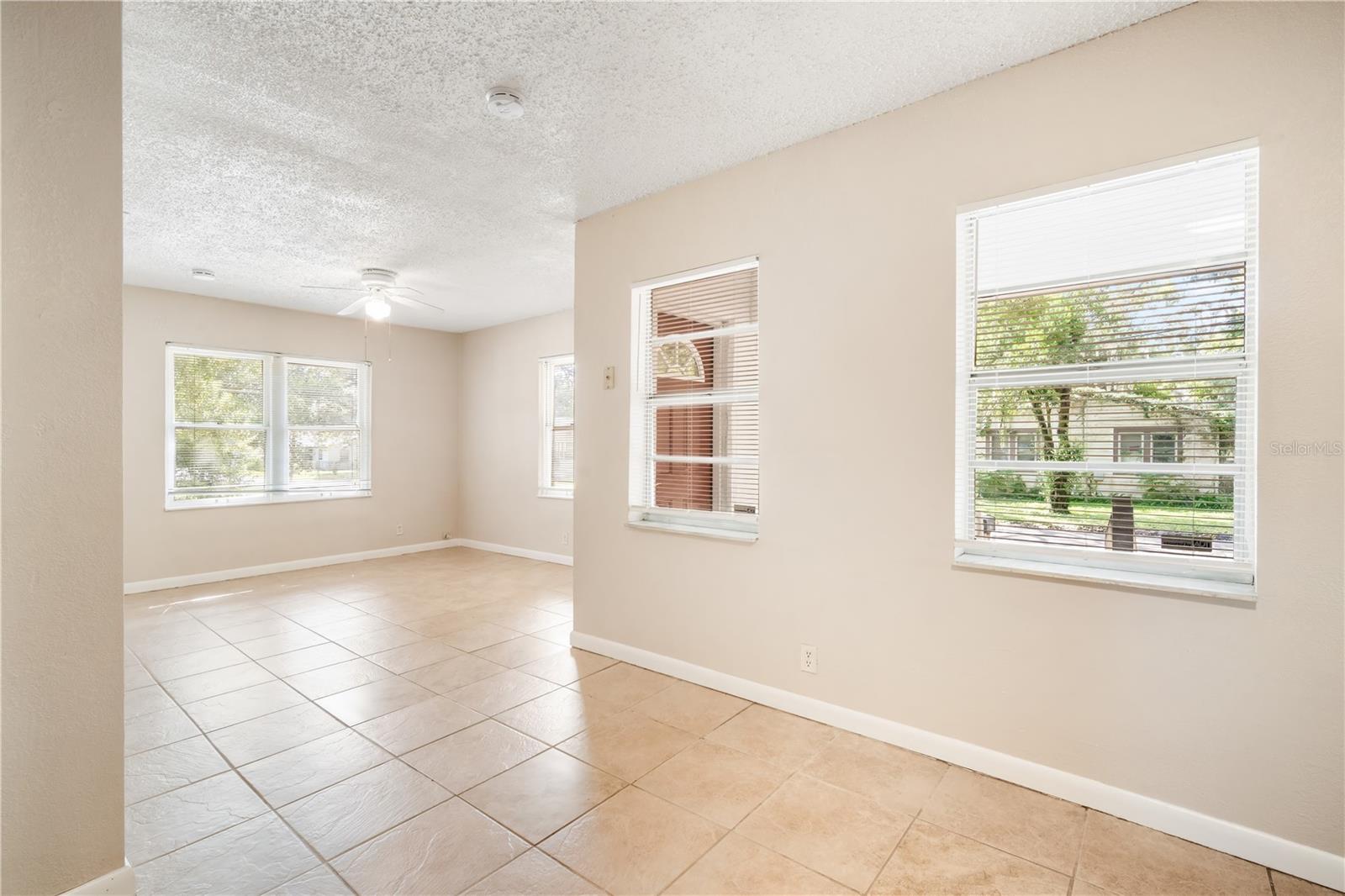 Listing photo id 11 for 708 Brawin Avenue