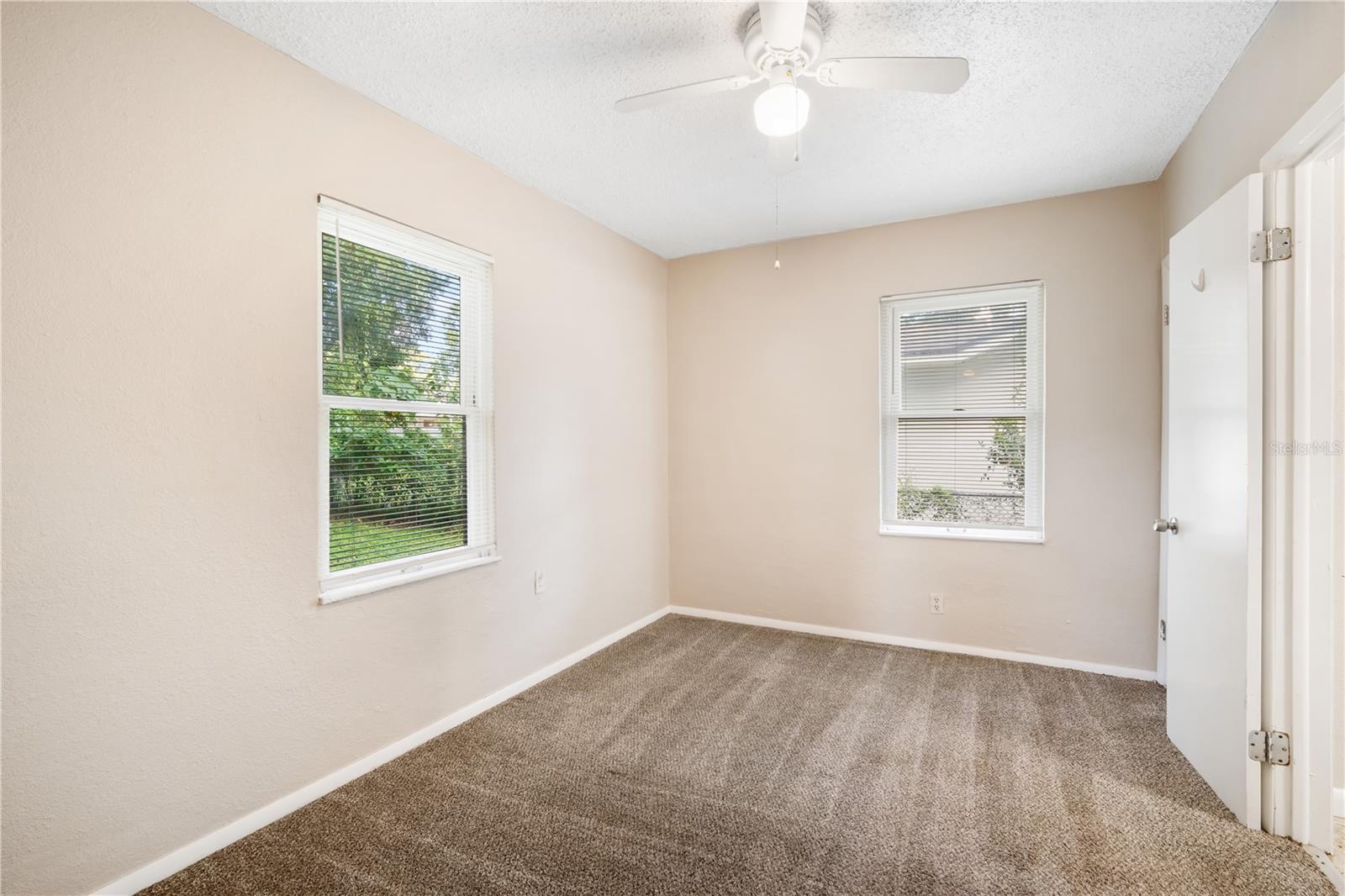 Listing photo id 15 for 708 Brawin Avenue