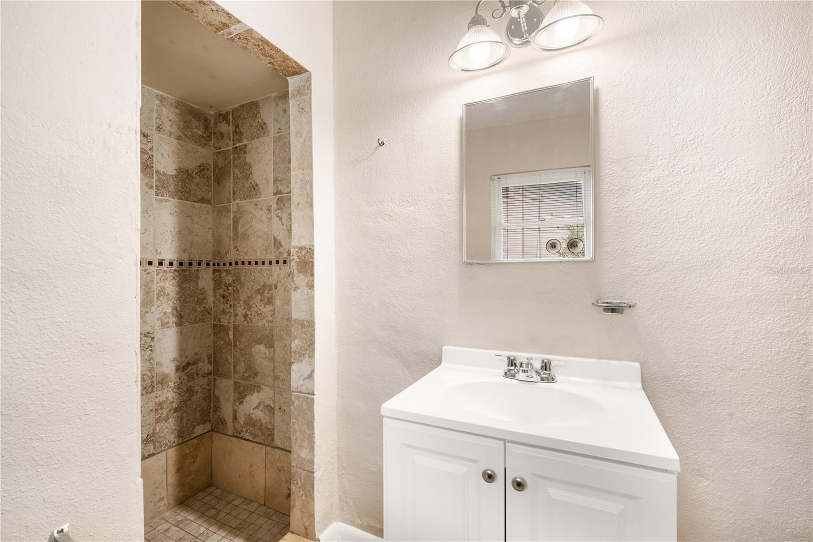 Listing photo id 17 for 708 Brawin Avenue