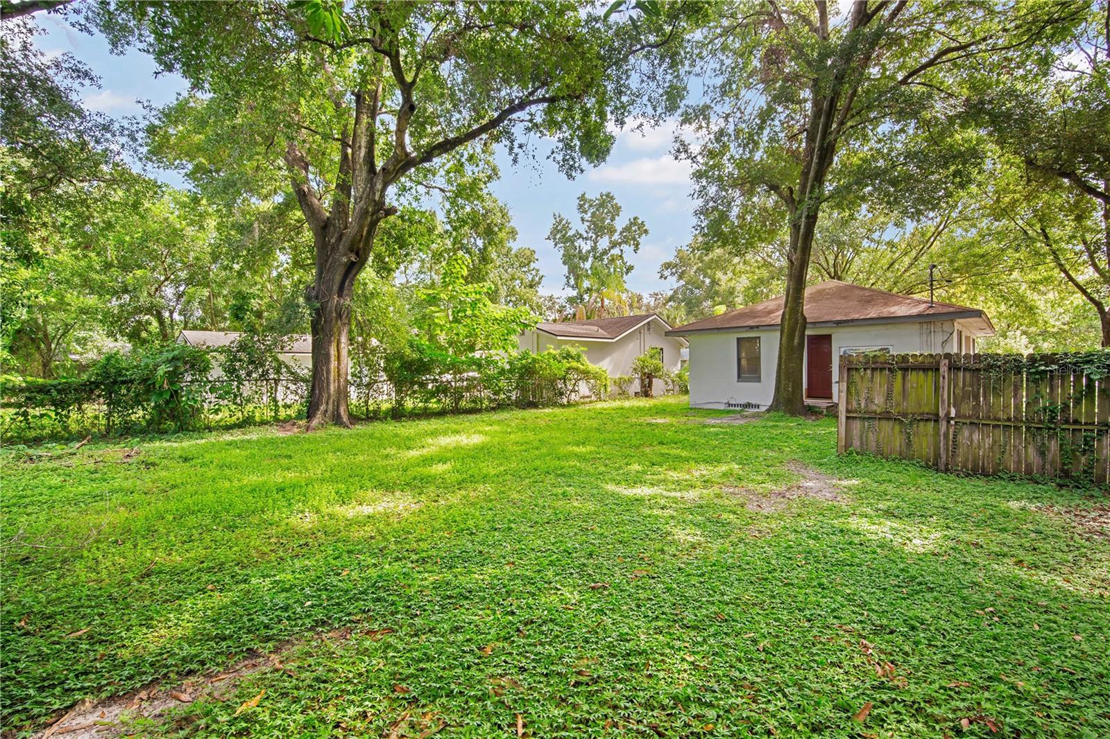 Listing photo id 20 for 708 Brawin Avenue