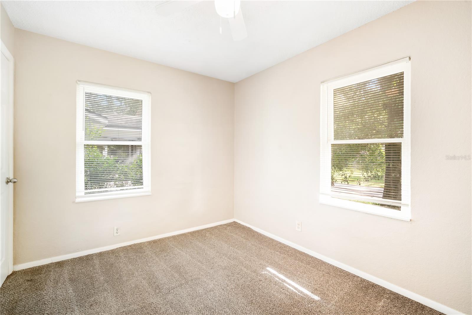 Listing photo id 5 for 708 Brawin Avenue