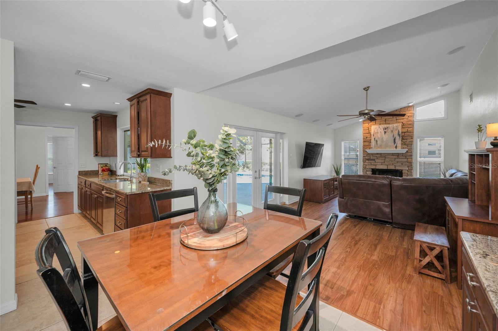 Image 24 of 60 For 2949 Glenpark Road