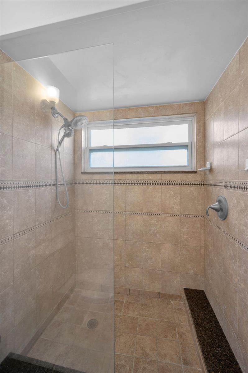 Image 34 of 60 For 2949 Glenpark Road