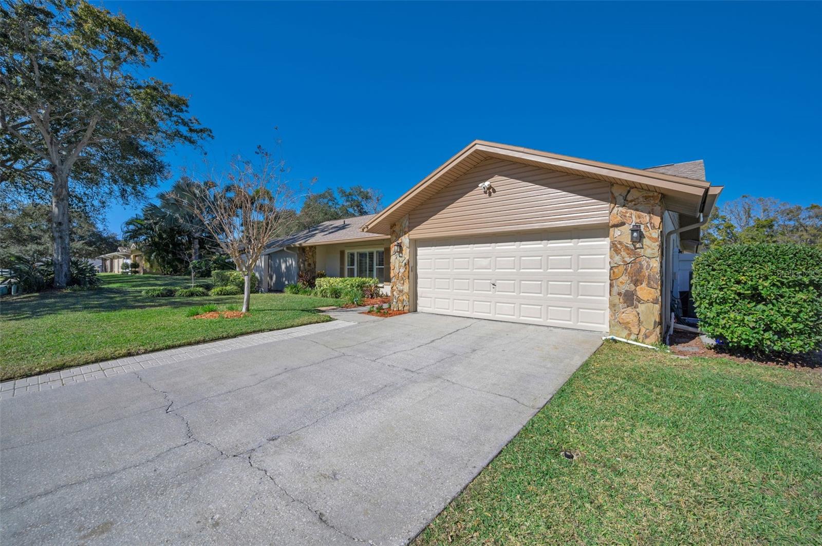 Image 5 of 60 For 2949 Glenpark Road